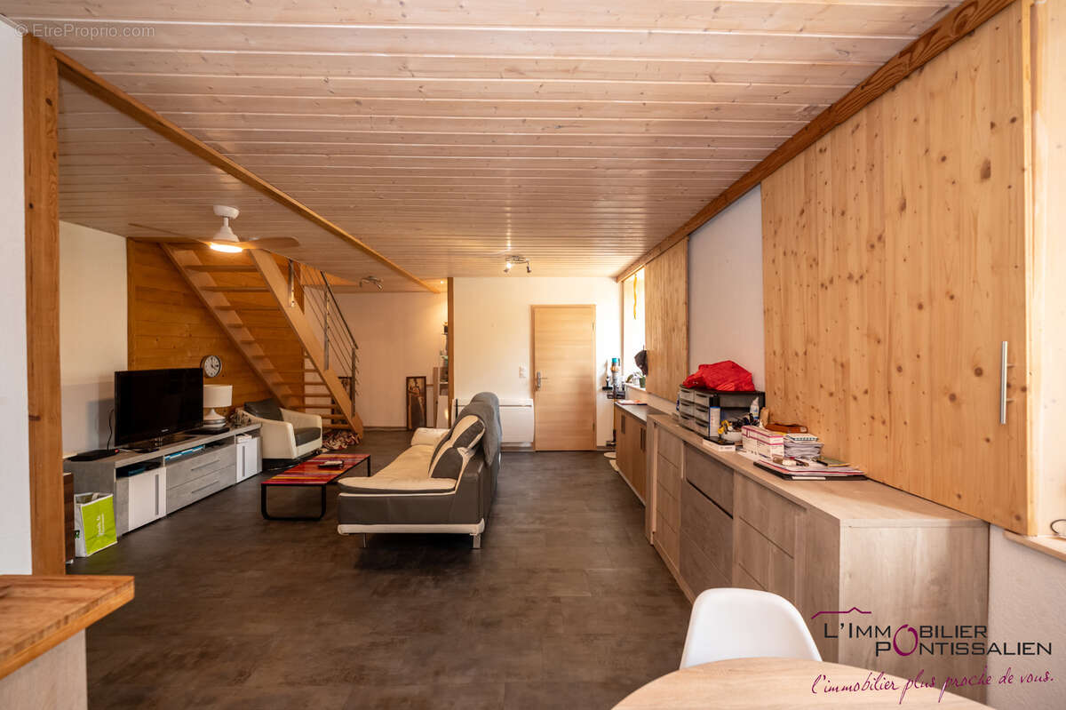 Maison de caractere offrant de beaux volumes - photo 34