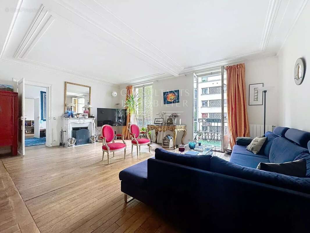 Appartement à PARIS-16E
