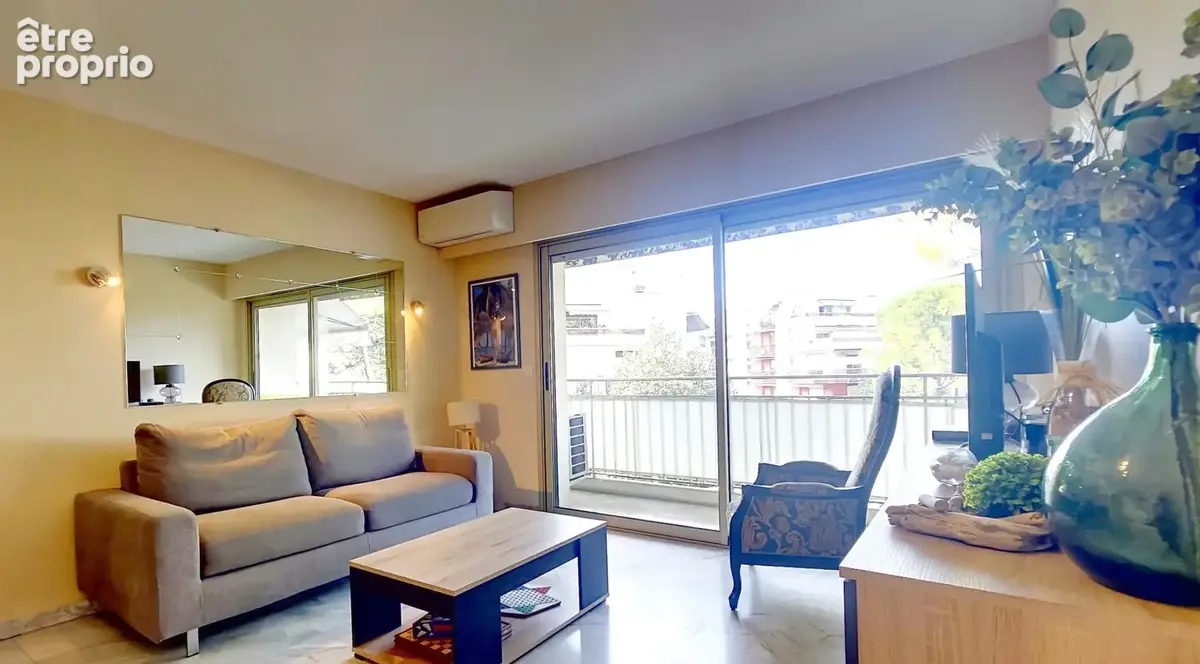 LE CANNET proche Mairie à vendre 2 pièces 46 m2 avec balcon proche des commodités. - photo 2