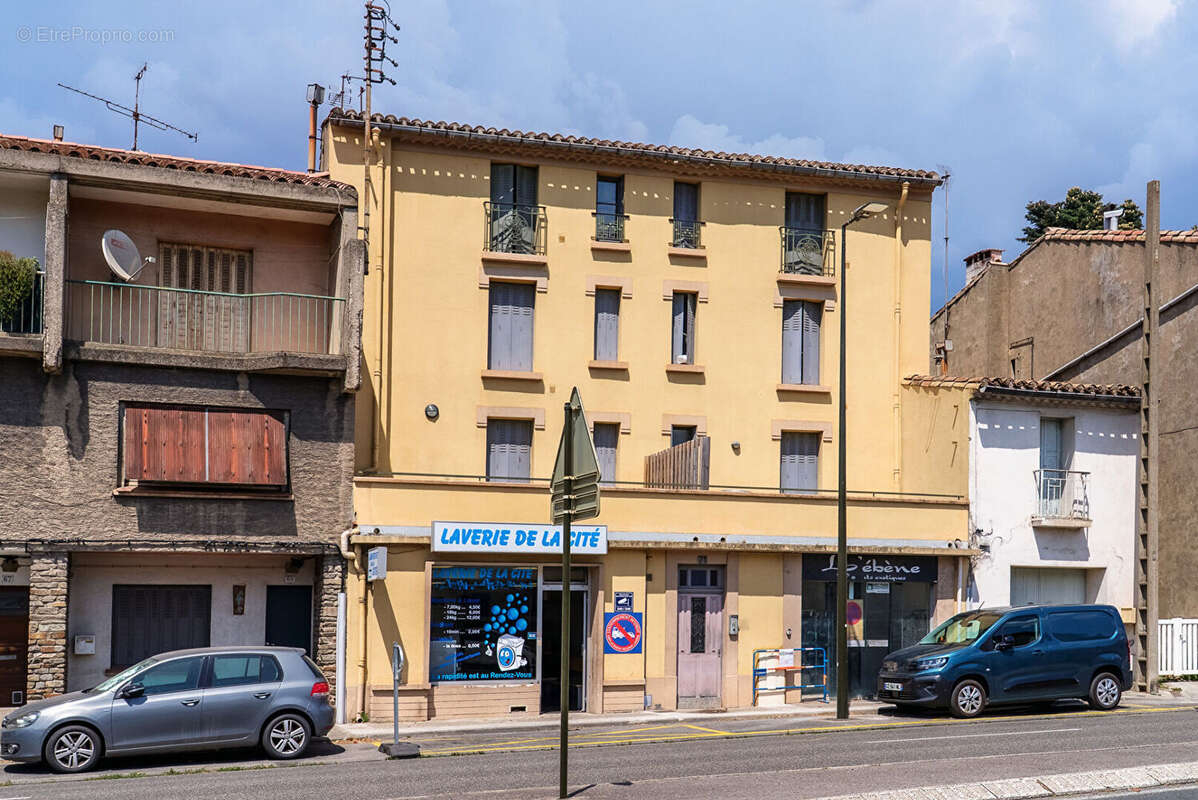 CARCASSONNE FACE CITE Immeuble sans copropriété 6 logements, 2 commerces et parking de 6 places - photo 4