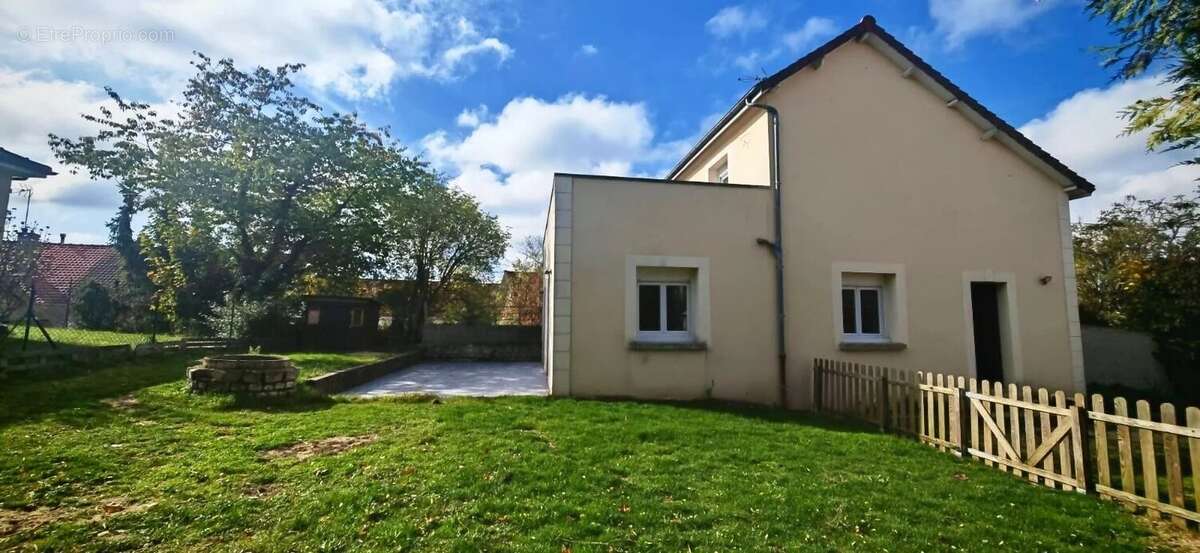 Maison à LA CHAPELLE-SAINT-LUC