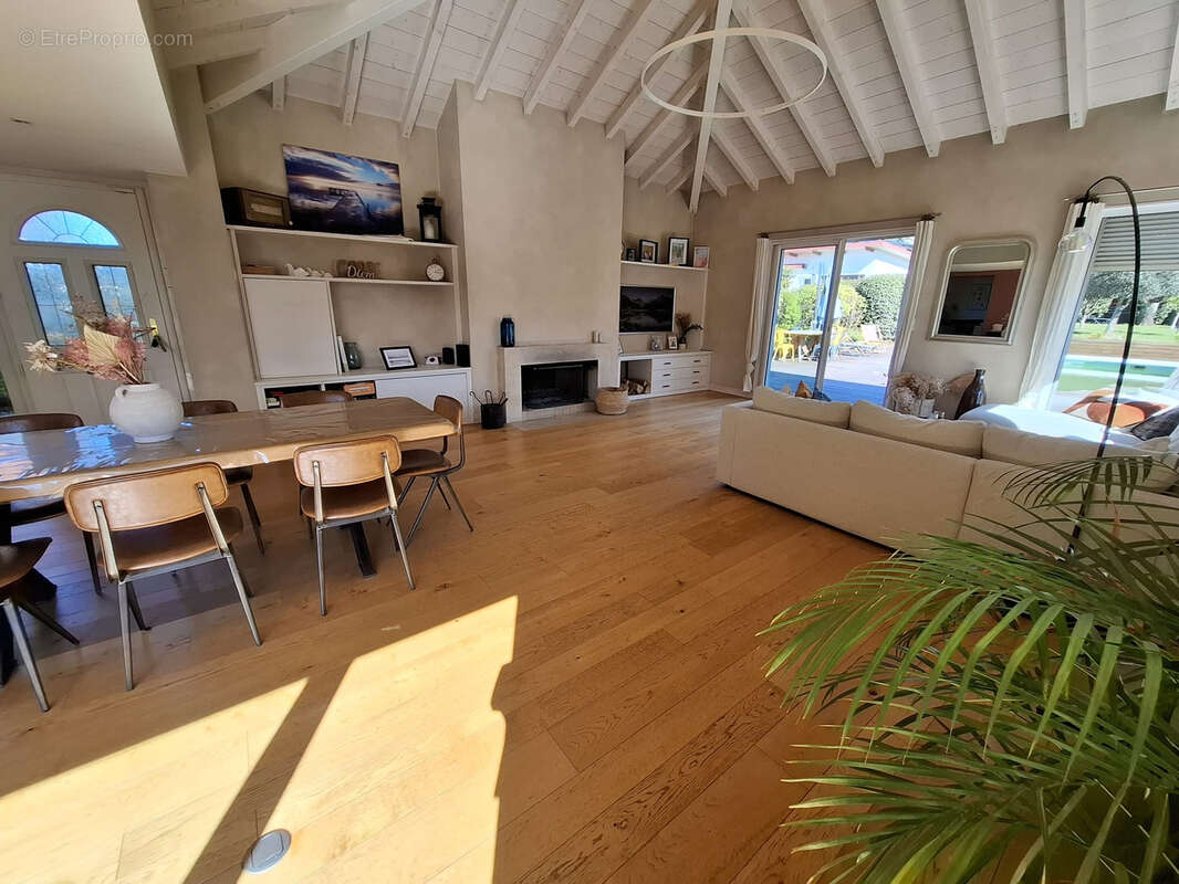 Maison à VETRAZ-MONTHOUX