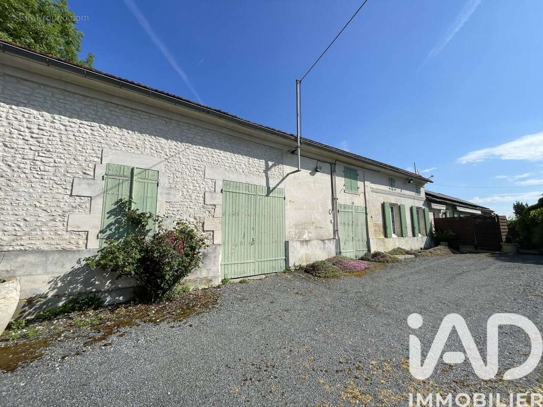 Maison 185 m² à Sainte-Lheurine  - photo 3