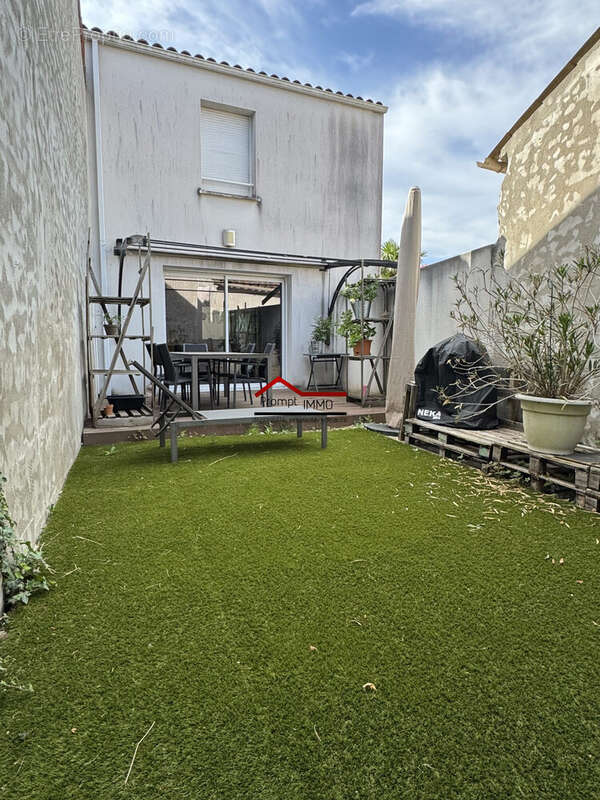 Maison à SAINT-ROMAIN-DE-BENET