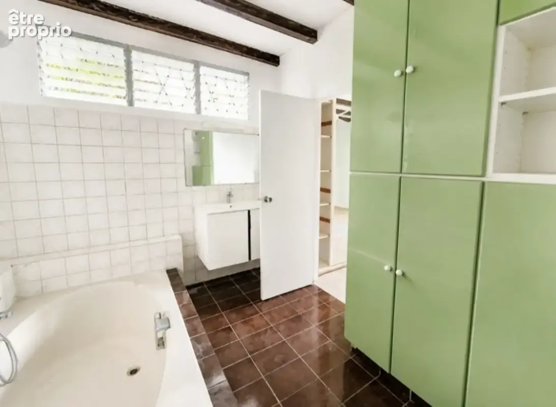 A vendre - Fort de France – Quartier Didier - Maison d'architecte – 7 Pièces – 4 Chambres + Petit T2 Indépendant - photo 27