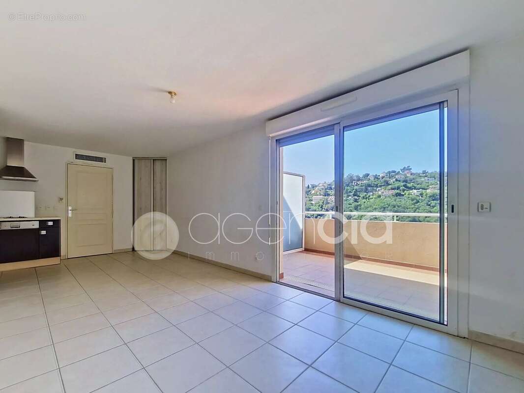 Appartement à MANDELIEU-LA-NAPOULE