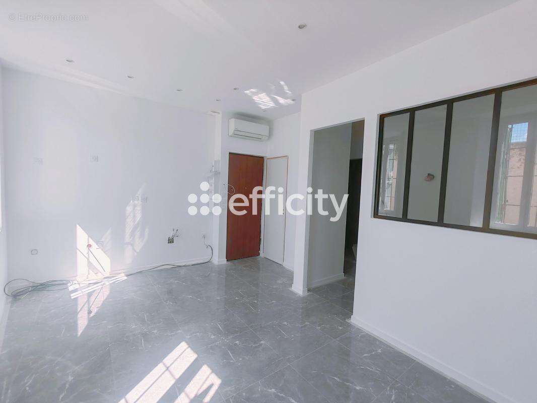 Appartement à MARSEILLE-3E