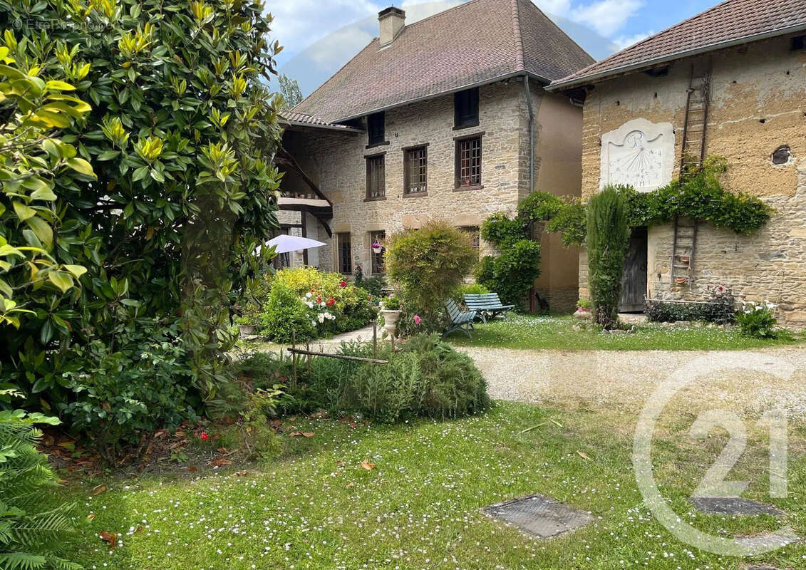 Maison à MAUBEC
