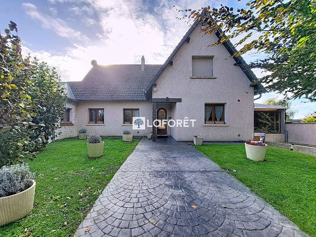 Maison à MAREST-DAMPCOURT