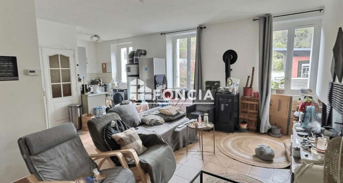 Appartement à LE CHAMBON-FEUGEROLLES