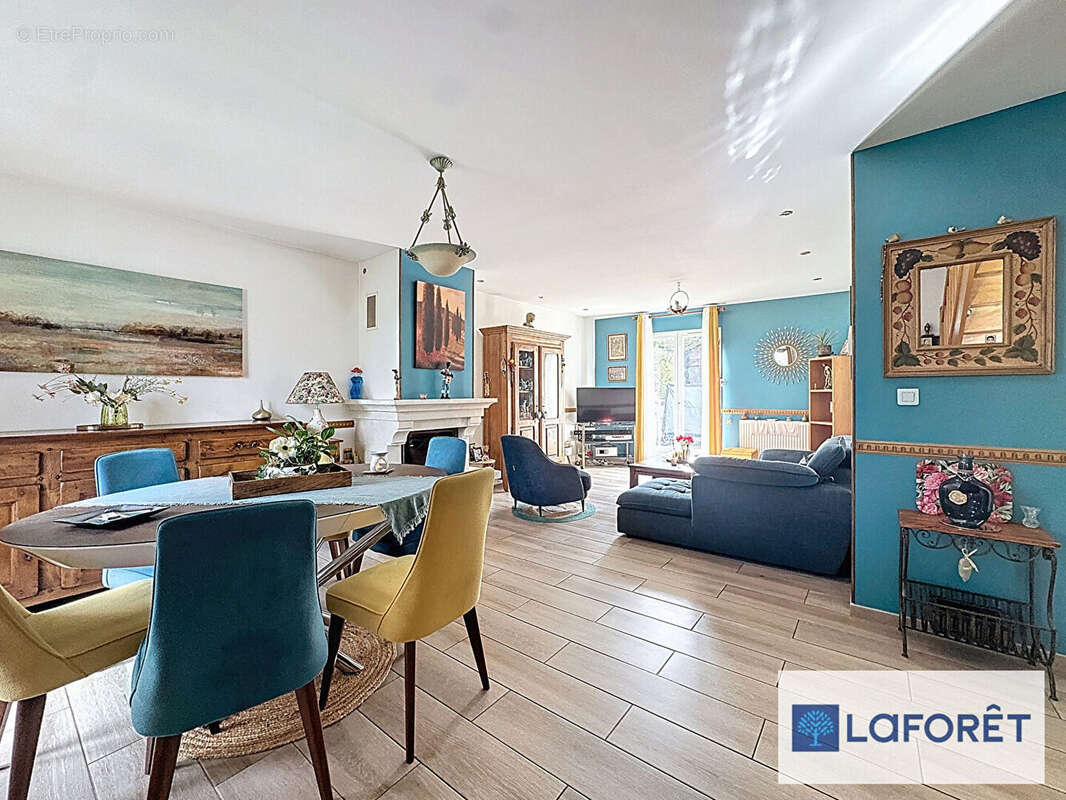 Maison à NEAUPHLE-LE-CHATEAU