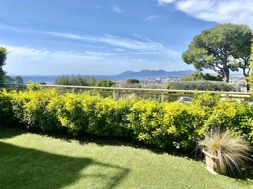 Appartement à LE CANNET