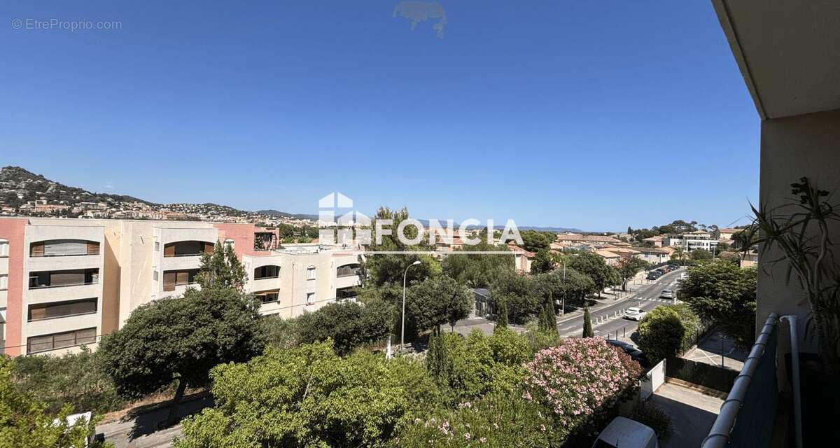 Grand appartement lumineux de 3 chambres dans une résidence sécurisée avec vue dégagée, garage, parkings et terrasse - photo 3