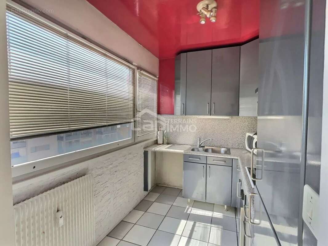 Appartement T4 102m² traversant - photo 3