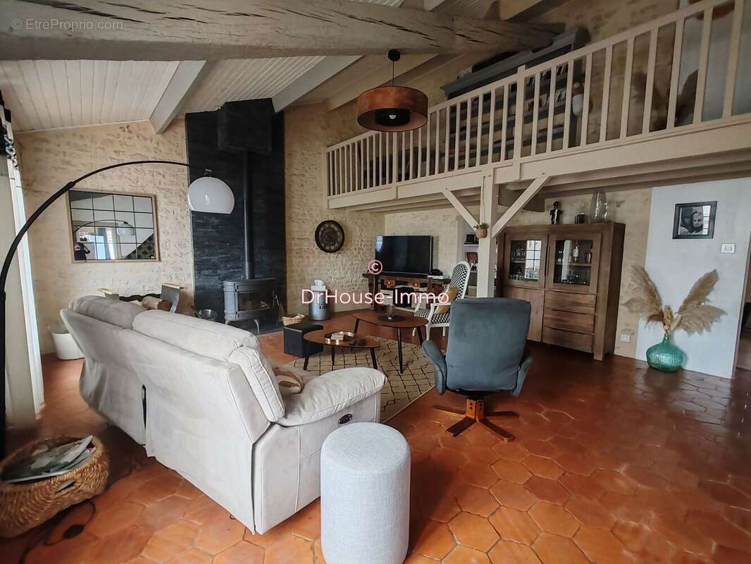 Maison à SAINTE-GEMME-LA-PLAINE