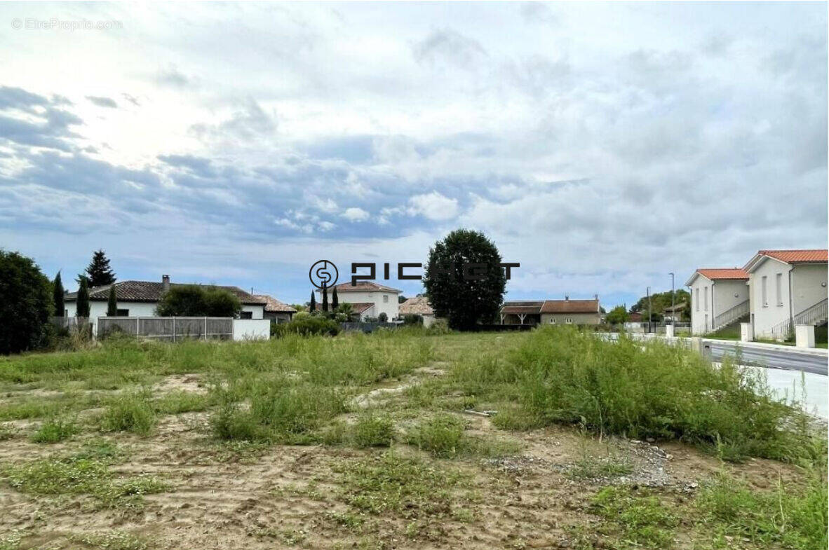 Photo Terrain à Seilh au prix de 144 000€