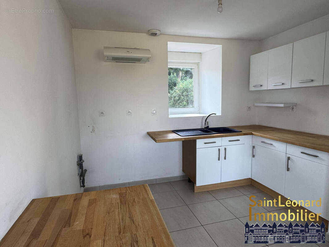 Maison 95 m² à Fougeres  - photo 6