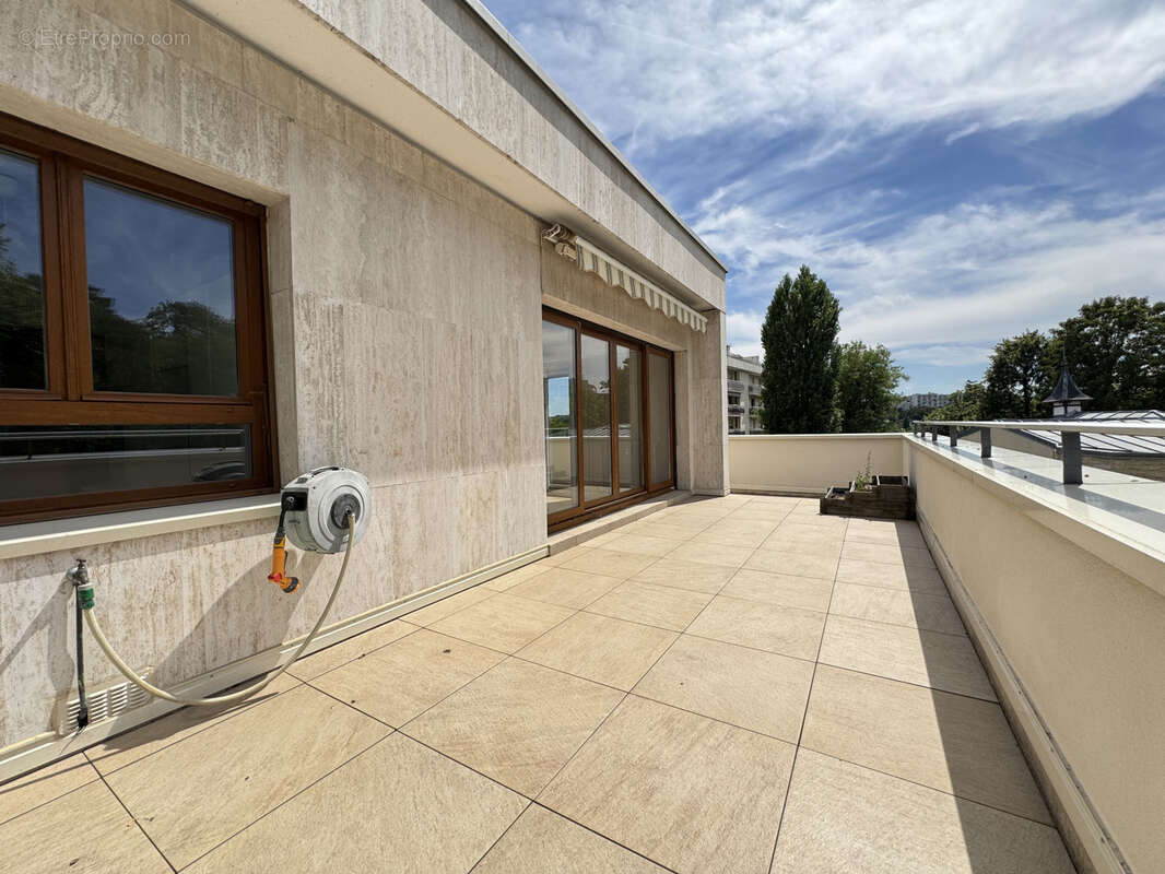 Appartement avec terrasse - 2 pièces - 65,33 m2 - LE PECQ - Place royale - photo 5