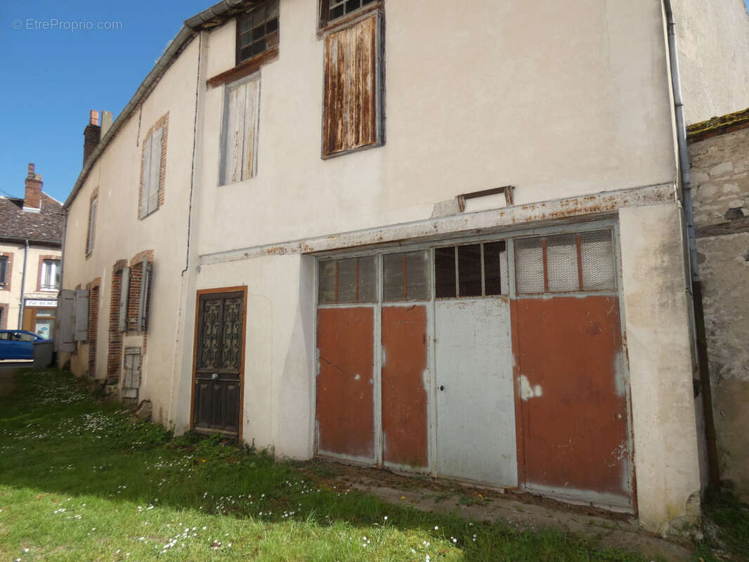 Maison à BRIENON-SUR-ARMANCON