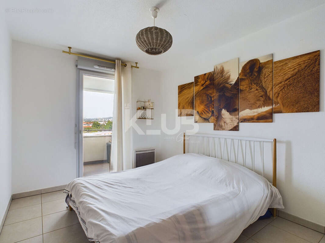 Appartement à MARSEILLE-3E