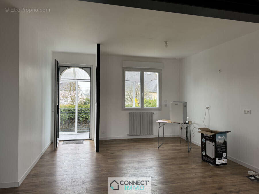 Maison à CHATEAUNEUF-DU-FAOU