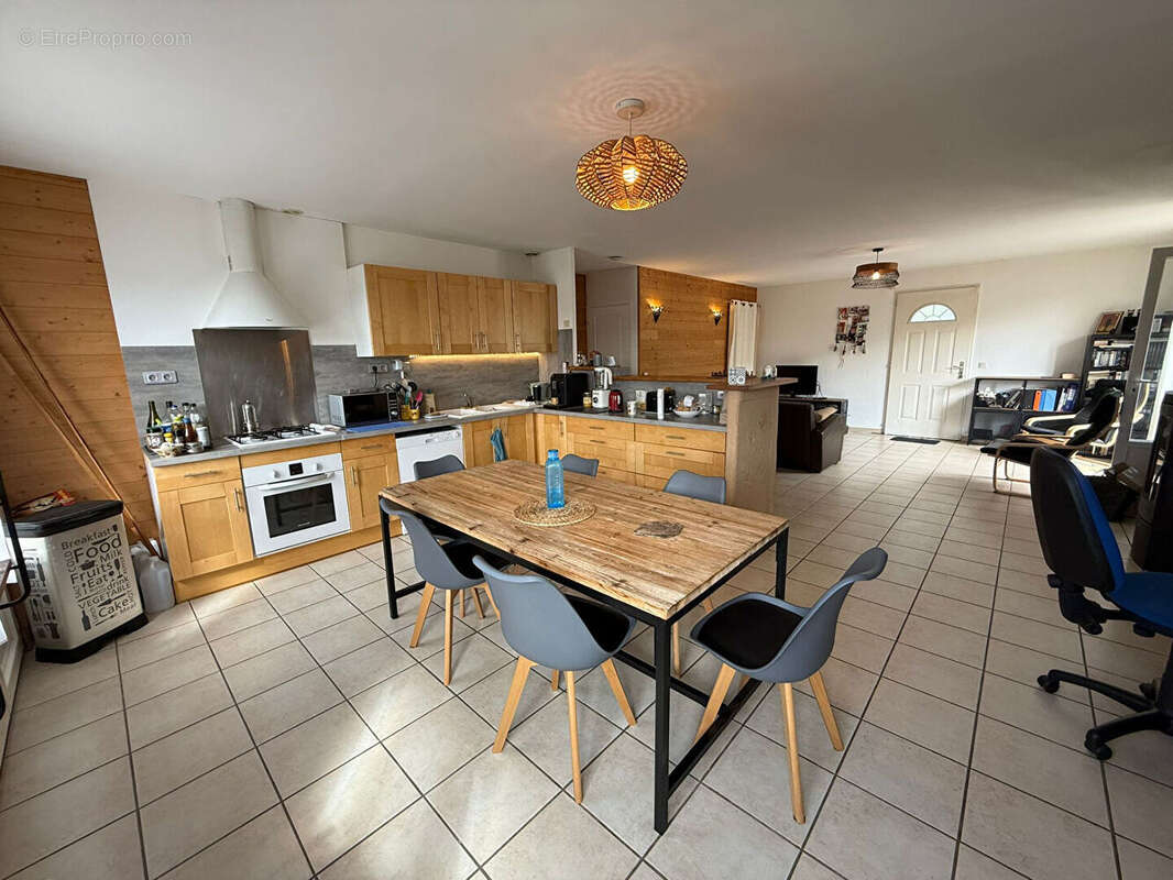 Maison à SAINT-ROMAIN-DE-LERPS