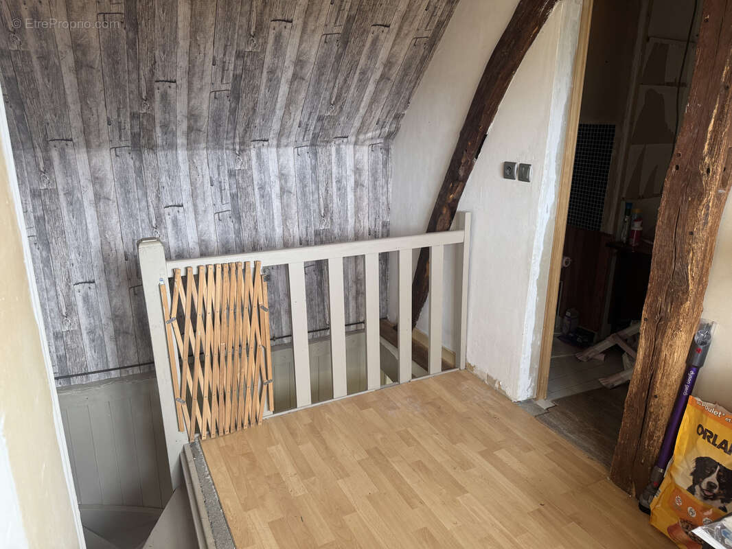 Maison à ILLEVILLE-SUR-MONTFORT