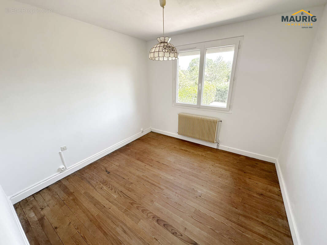 Maison 3 chambres jardin et garages 47200 VIRAZEIL - photo 4