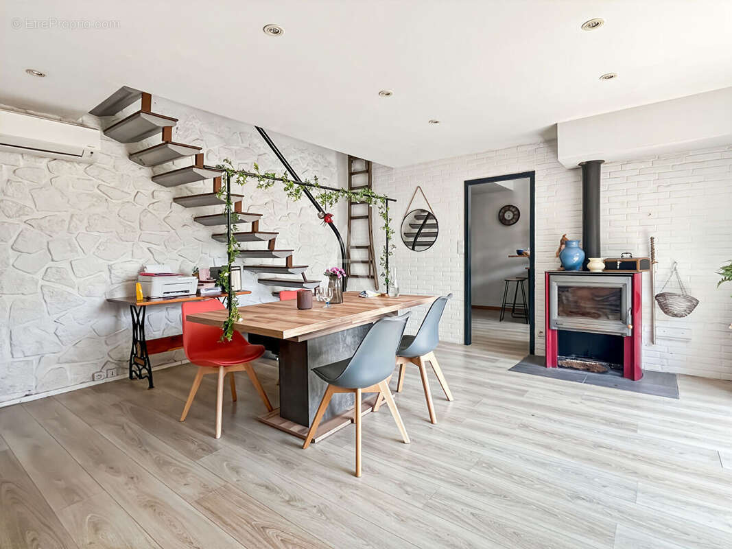 A VENDRE - Maison familiale avec piscine dans quartier calme - photo 6