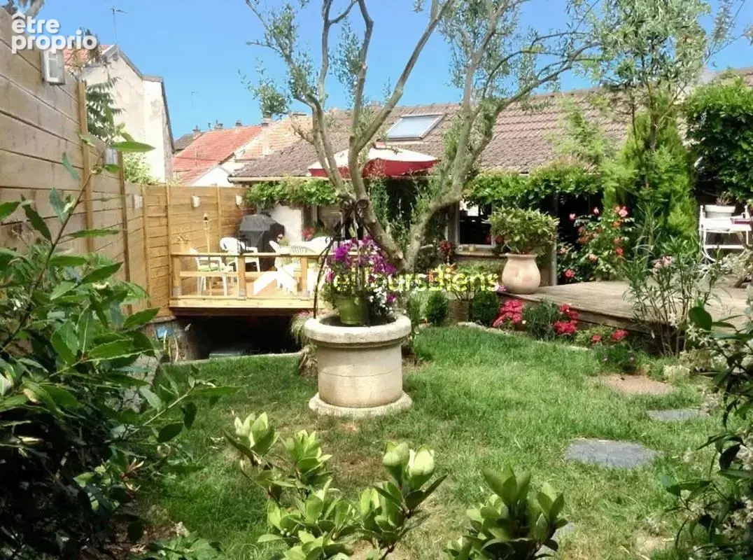 Ensemble immobilier à Montlhéry 370 m² 12 pièces et locaux commerciaux - photo 5