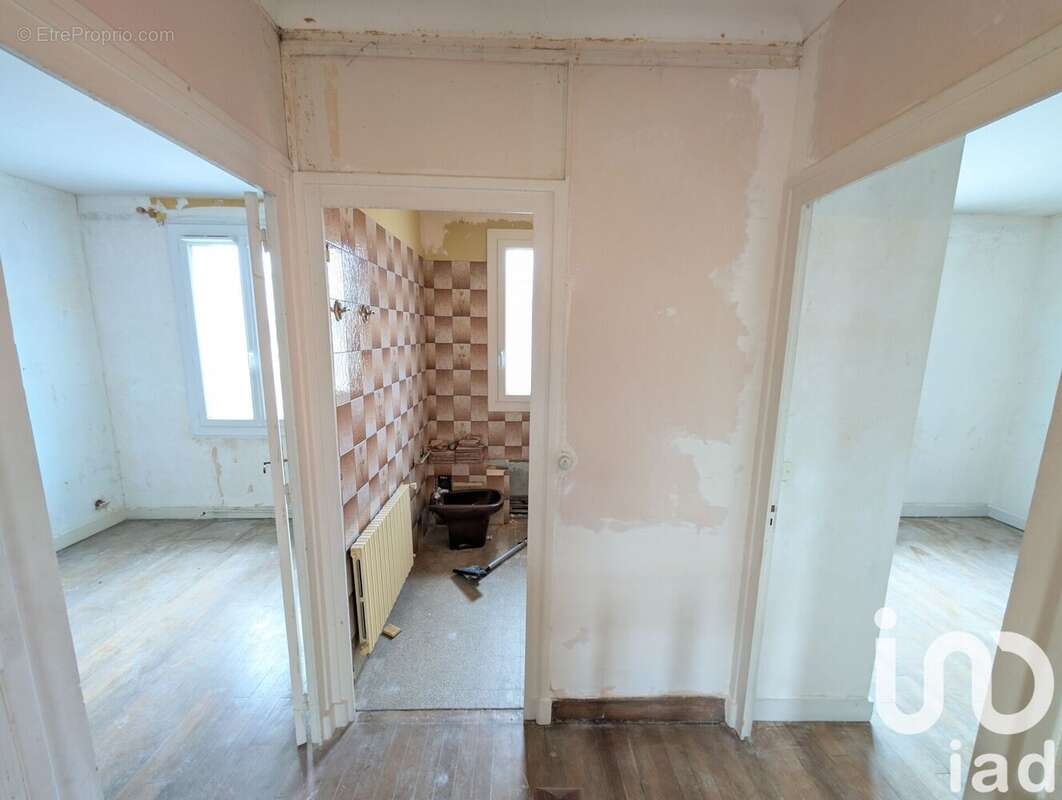 Photo 8 - Maison à LUSSAC-LES-CHATEAUX