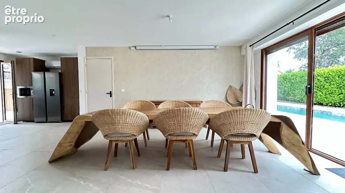 Villa balinaise rénovée proche du Bourg de type 6 pièces de 180 m2 avec piscine - photo 10