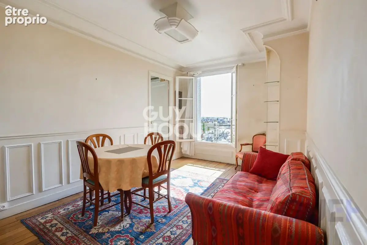 RARE - Appartement 4 Pièces de 70 m2 Aux Abbesses - Vue sur Paris - photo 2