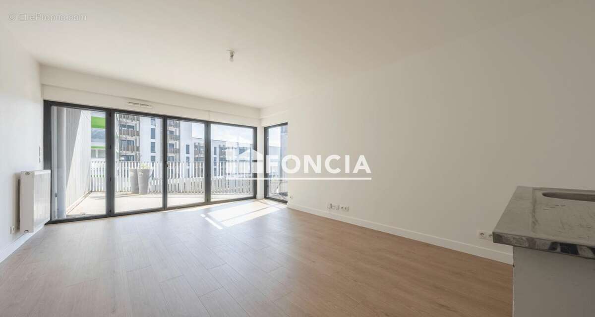 Spacieux T4 avec balcon à Lormont - photo 2