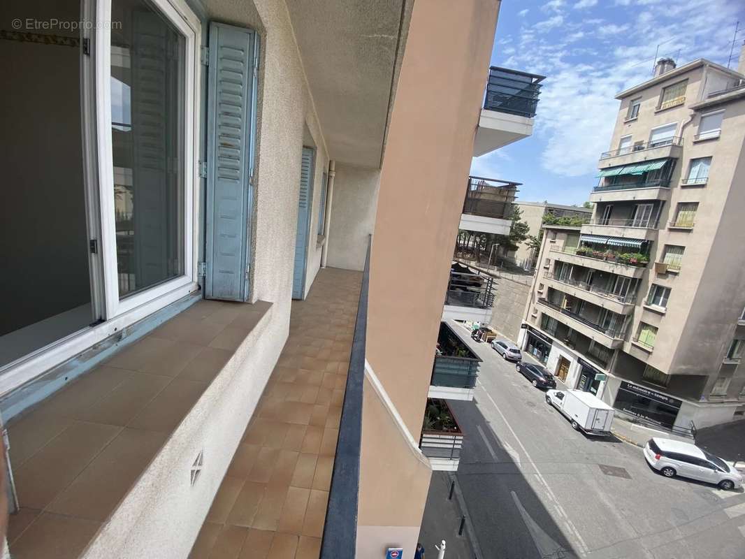 Appartement à MARSEILLE-4E