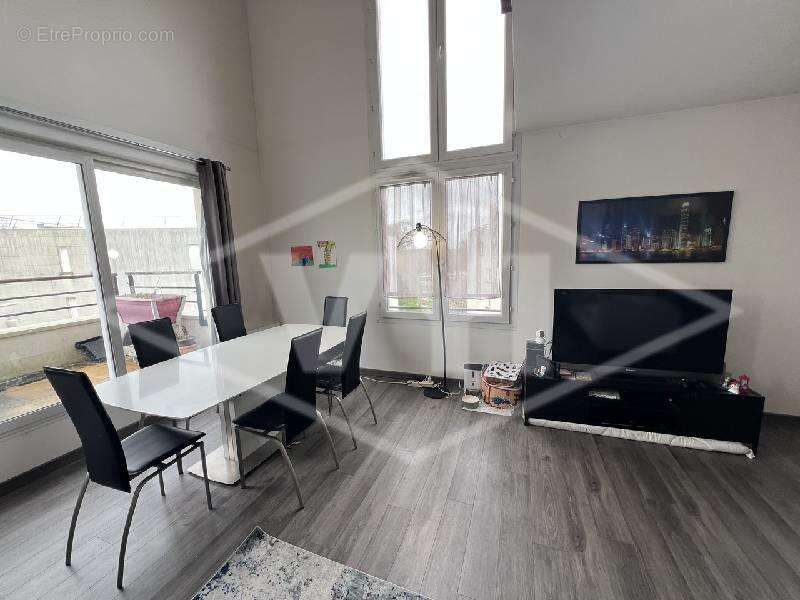 Appartement à COMBS-LA-VILLE
