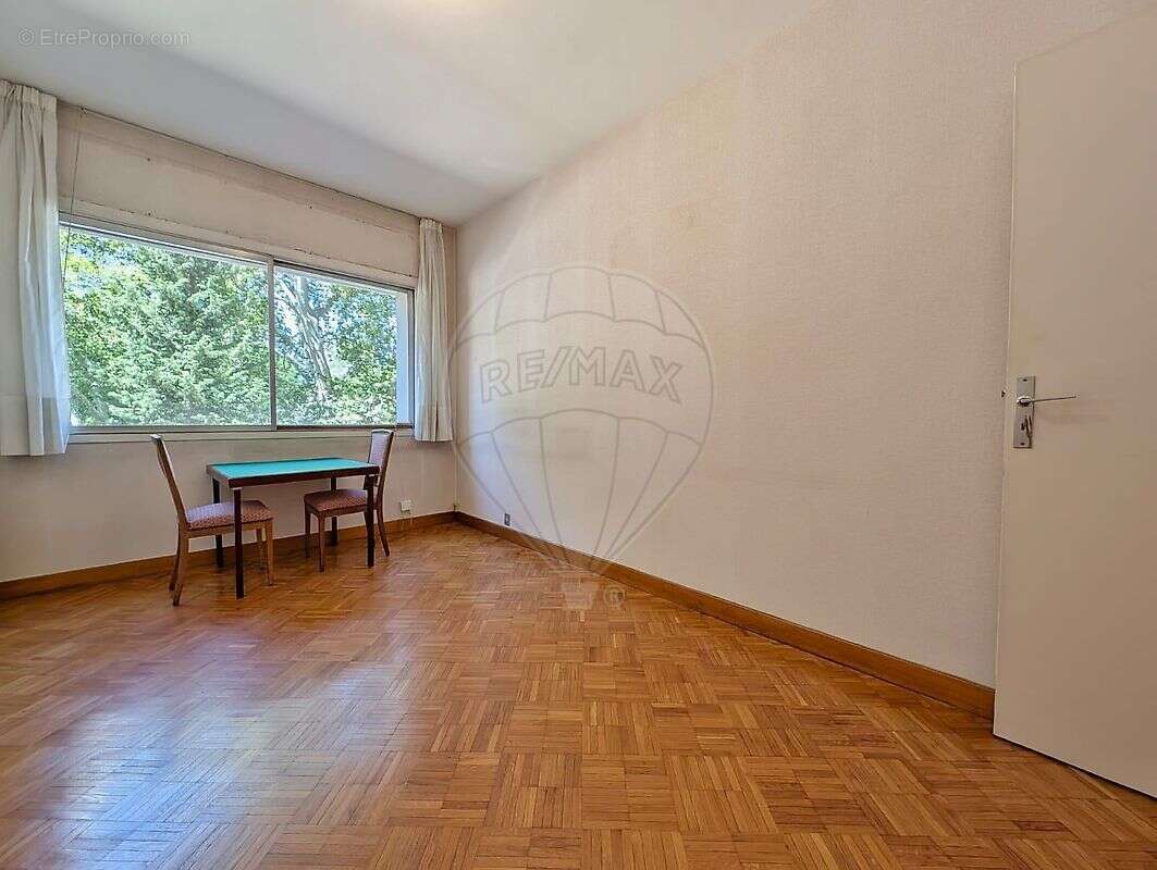 Commerce à MARSEILLE-8E