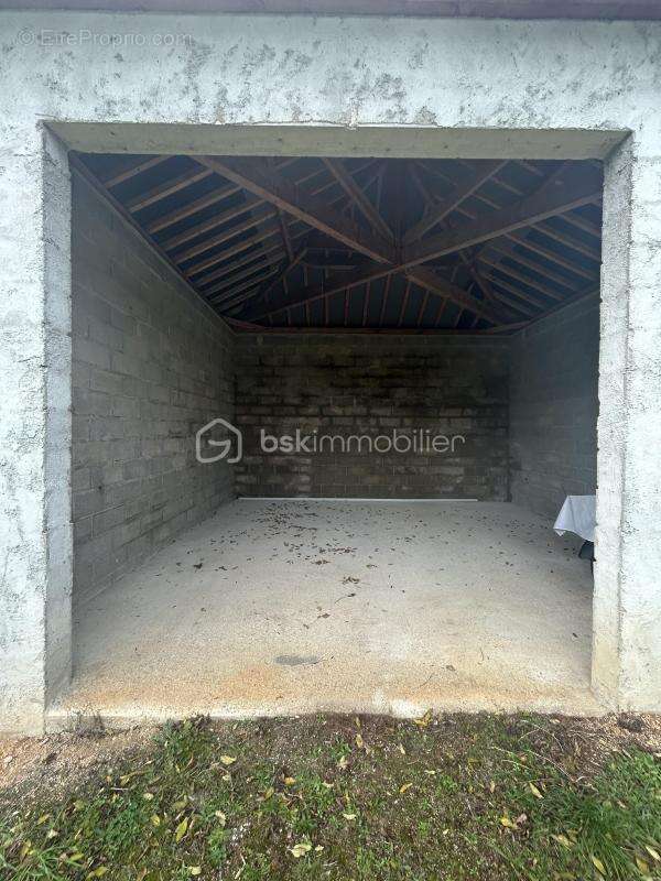 Terrain à SAINT-LEGER-VAUBAN