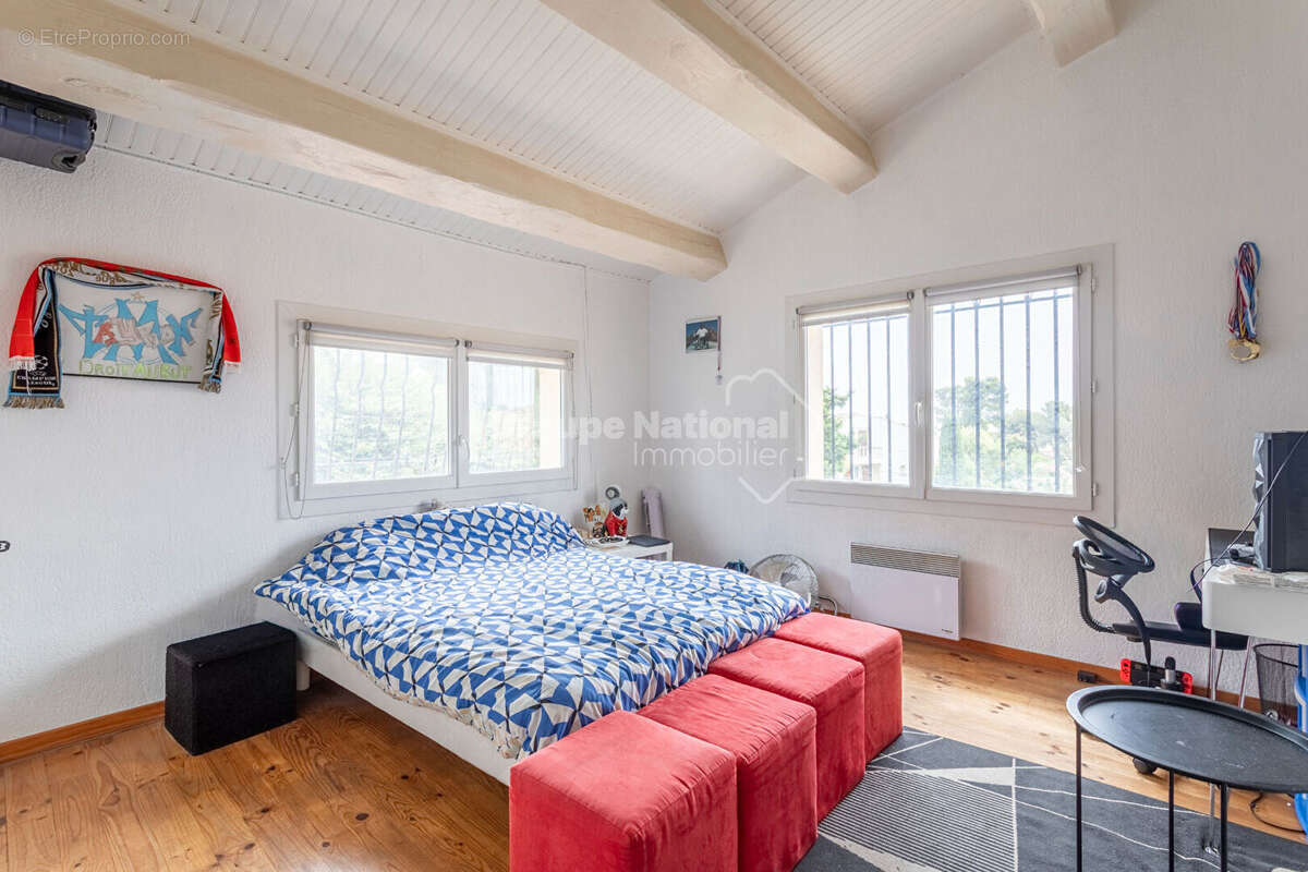 Villa familiale de 220 m² avec piscine et deux garages - photo 9