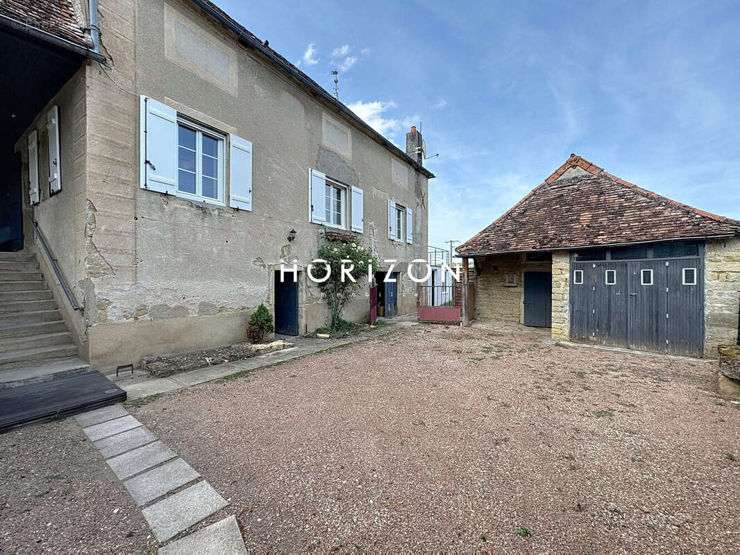 Maison à JONCY