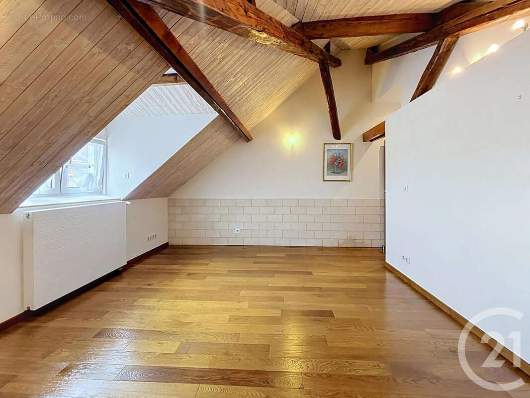 Maison 300 m² à Combs-La-Ville  - photo 18