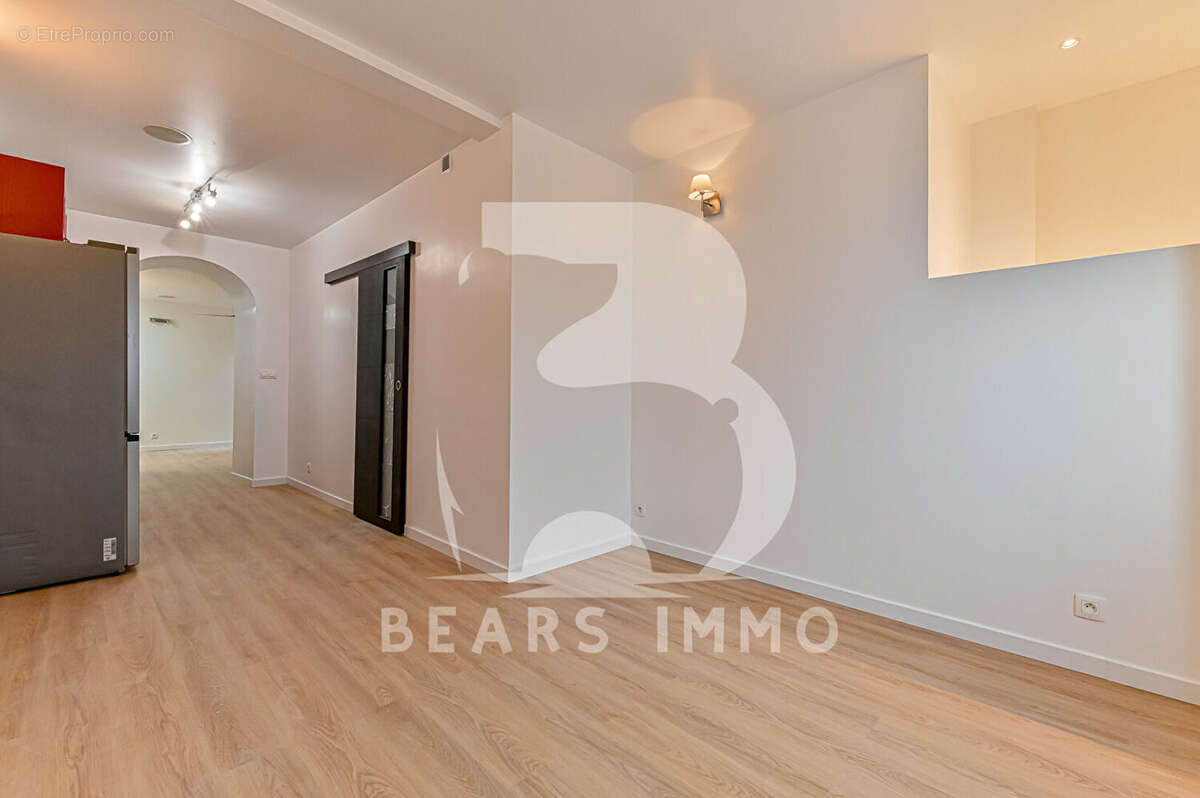 Appartement à PARIS-14E