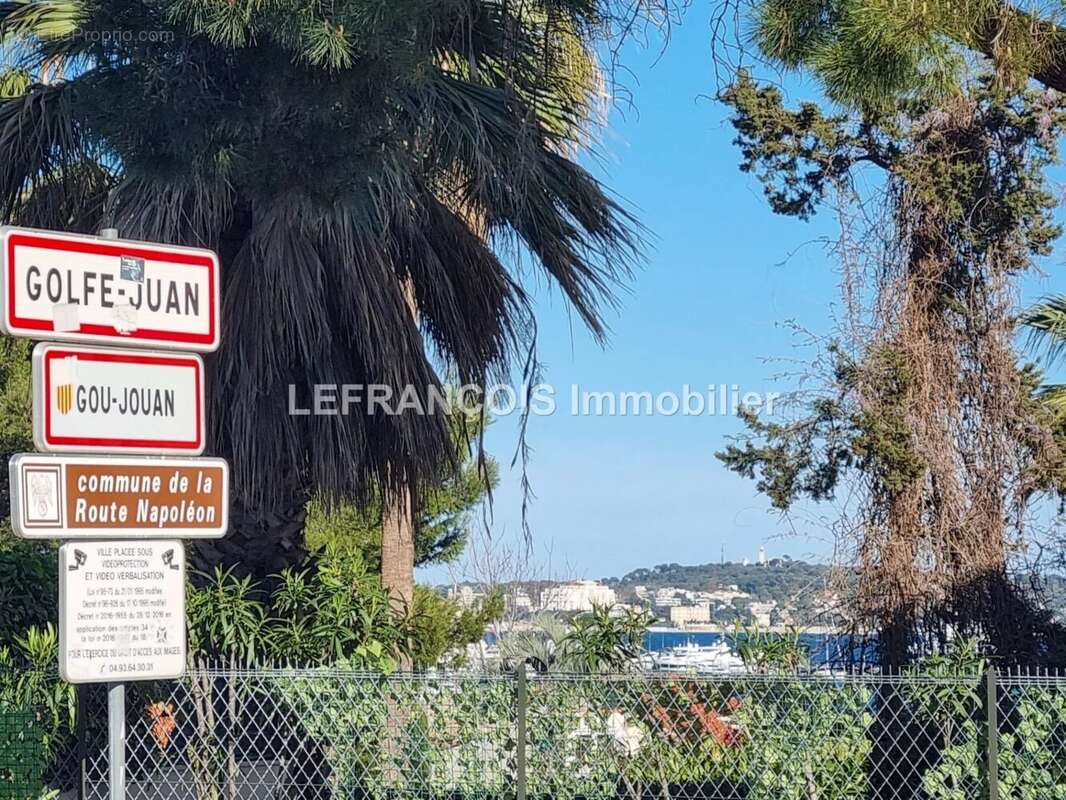 Appartement à VALLAURIS