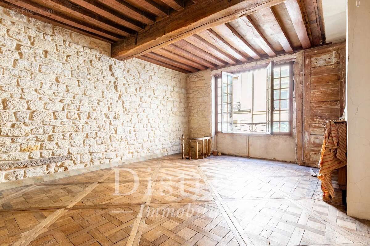 Île Saint Louis - Duplex de charme de 83 m² à rénover - photo 7