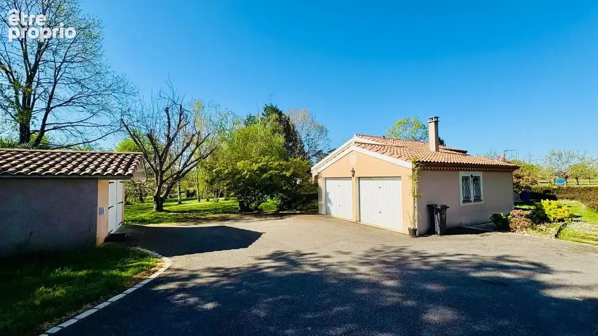 Maison de plain pied avec piscine et parc arboré - photo 6