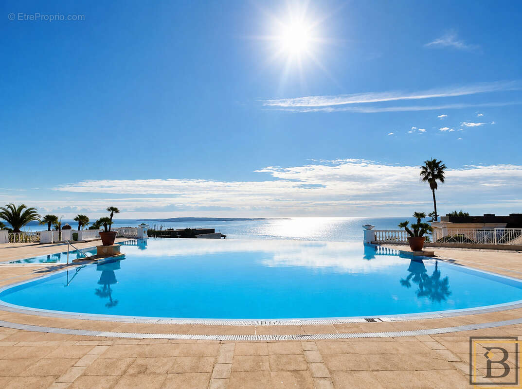 Vue mer pour ce 3 pièces avec terrasse et parking. Idéal investissement locatif à Cannes. - photo 10