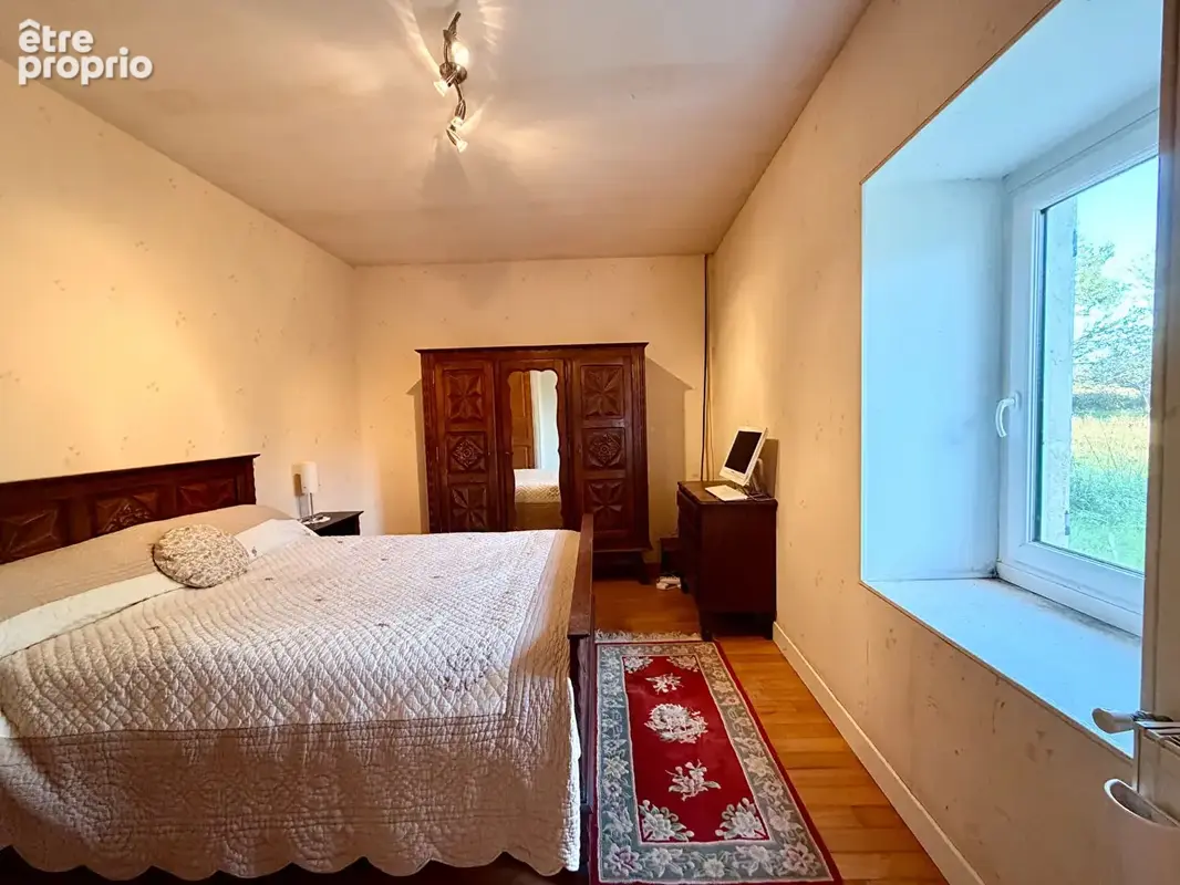 Magnifique maison de 4 chambres avec deux granges et un grand garage - photo 7