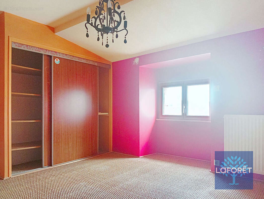 Local commercial +appartement+ 2 places de parking privatives - photo 11
