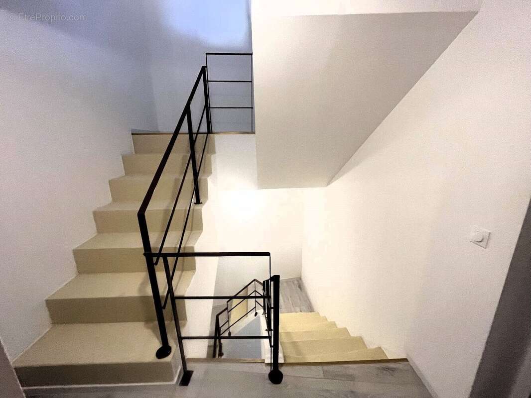 Belle maison de caractère de 200m2 avec 5 chambres en parfait état au cur historique de Roujan - photo 4
