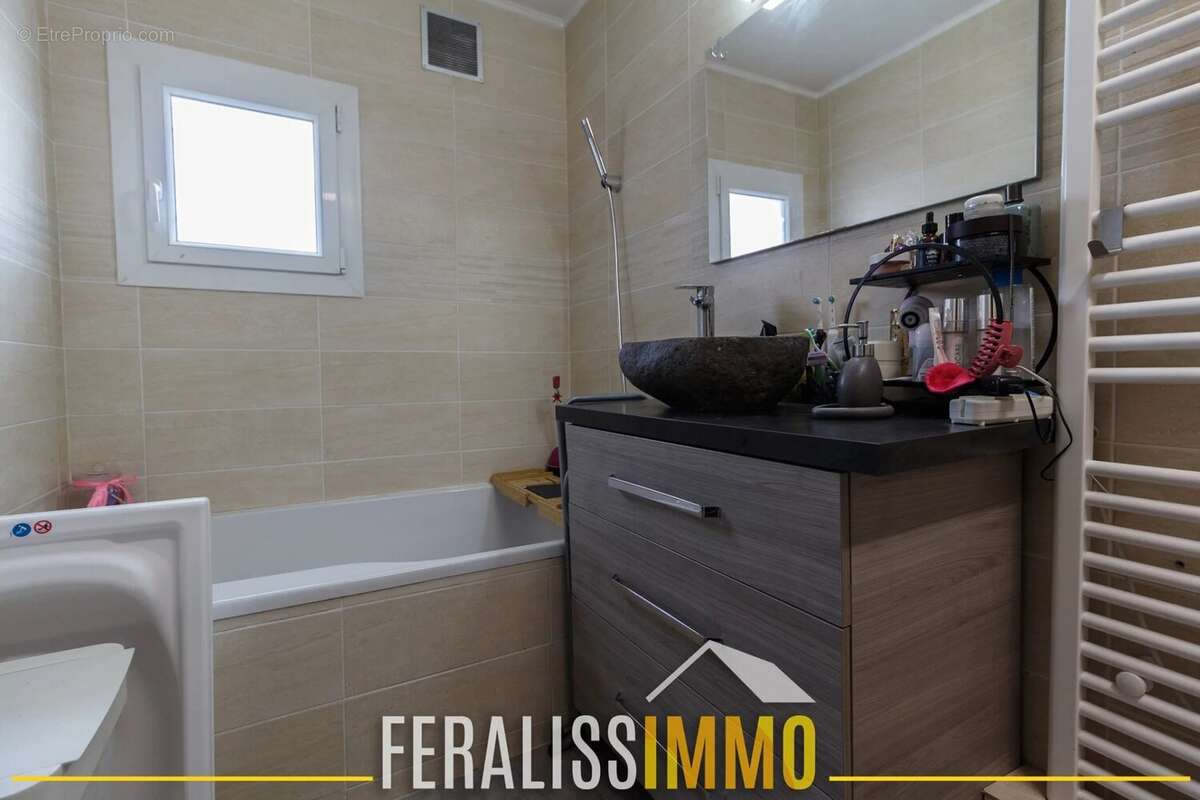 Maison au calme, beaux volumes et véranda plein sud ! - photo 11